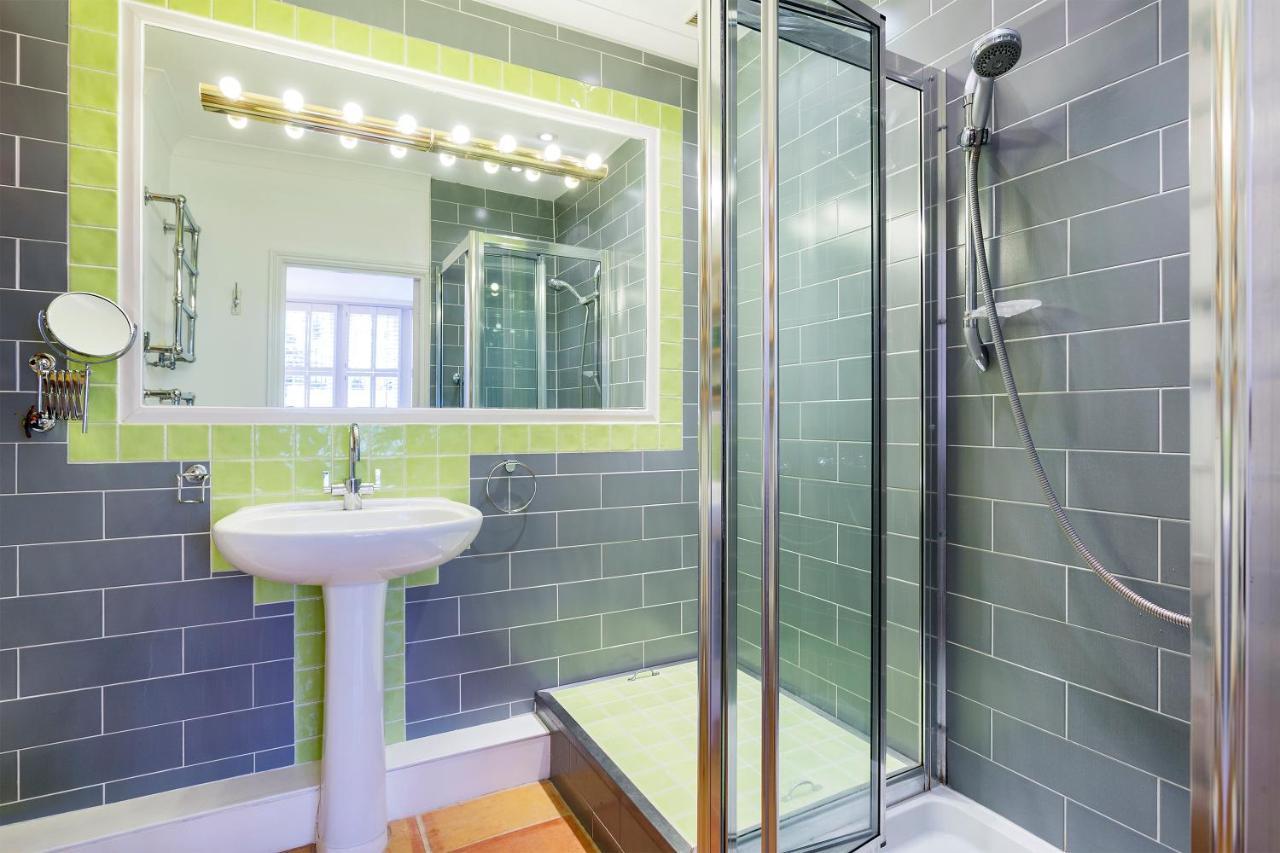 Veeve - South Kensington Garden Apartment London Bagian luar foto